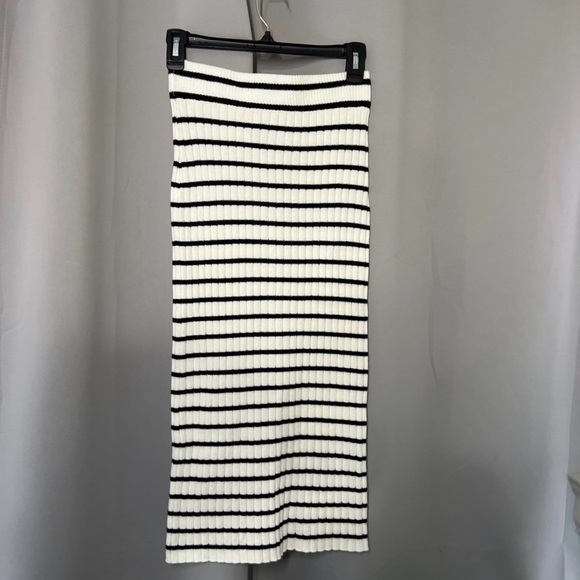 Universal Thread Black and White Ribbed Maxi Skirt - Picture 1 of 4